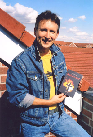 Ralf Mickholz im Sommer 2004 mit der 1. Auflage